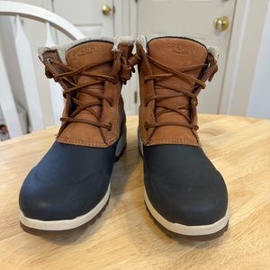 Sperrys boots women’s size 8